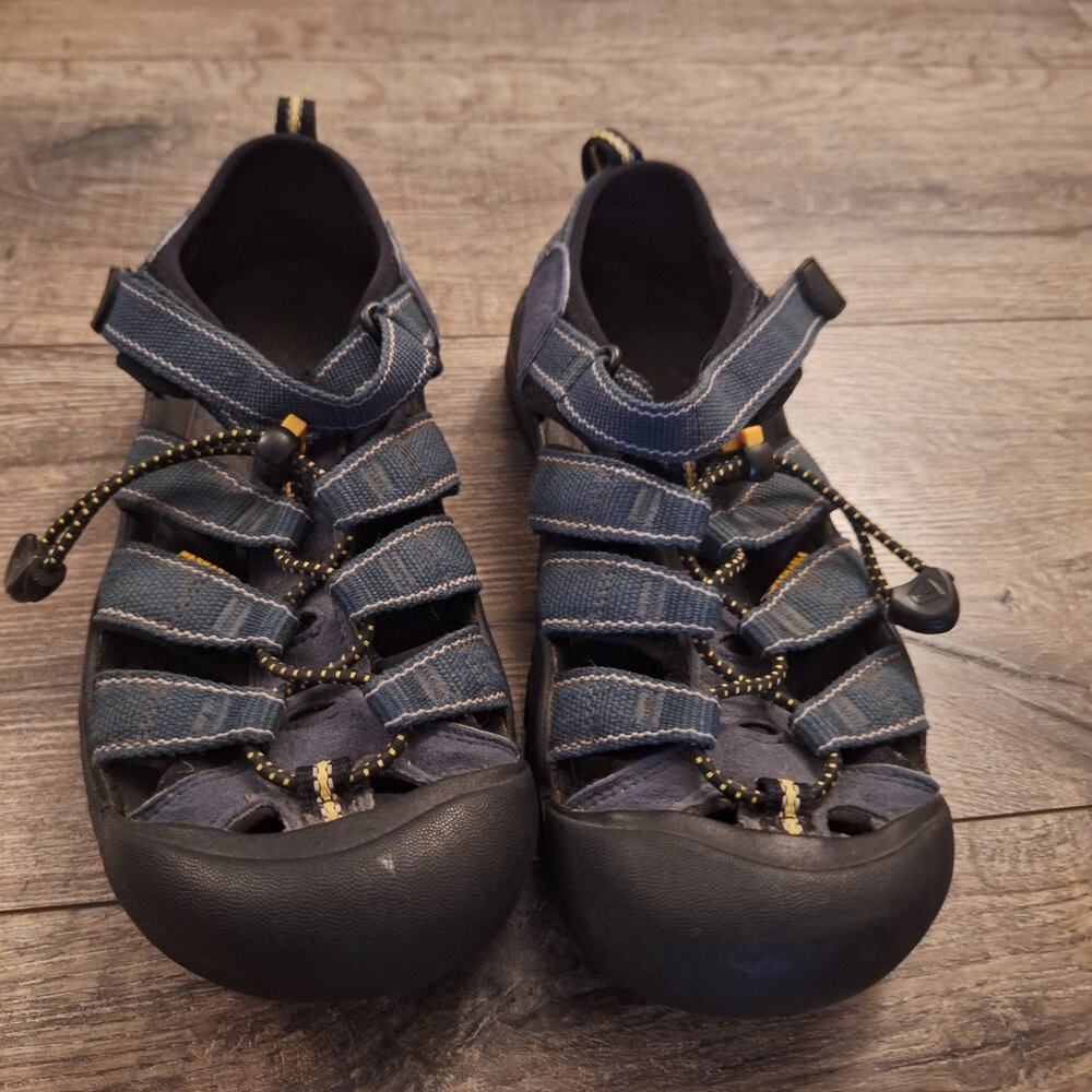 Keen big kids 3 Newport H2 navy boy girl water shoe closed toe sandals